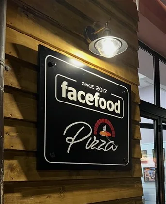 Табелата на facefood pizza — от 2017 г.